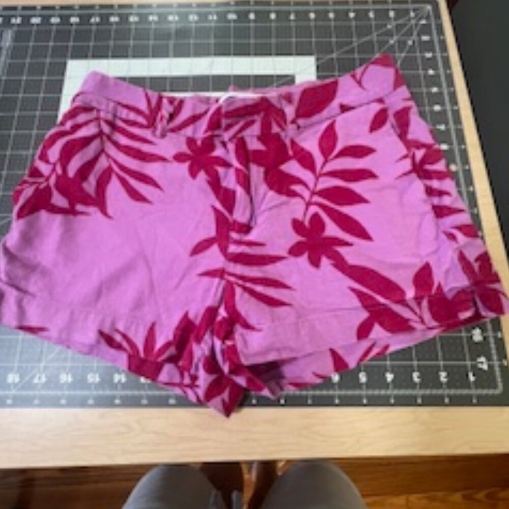 LAST CHANCE Old Navy Floral Women's Shorts (size 4)
